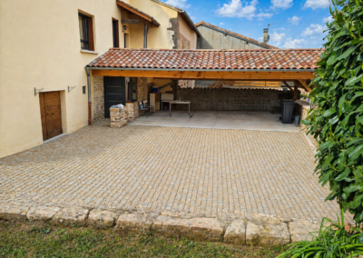 Cour en paves granit jaune a Belleville