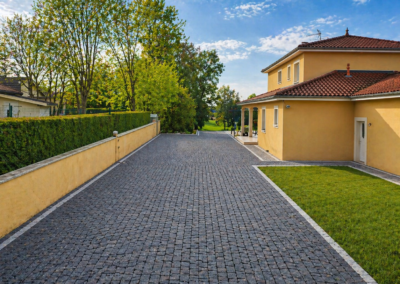 Cour en paves granit noir