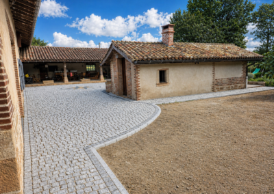 Ferme avec cour en paves granit portuguais
