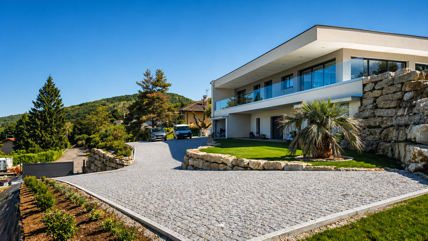 Maison contemporaine avec cour en pavés granit