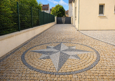 Motif rose des vents en paves granit gris et jaune
