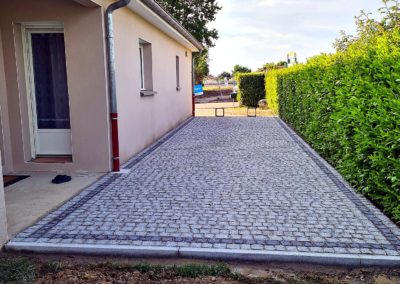 Terrasse en paves granit gris et noir
