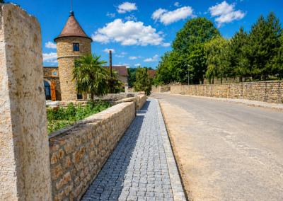 Trottoir en paves granit gris clair